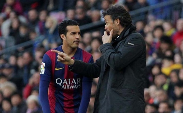 Pelatih Barcelona Enggan Paksa Pedro Bertahan