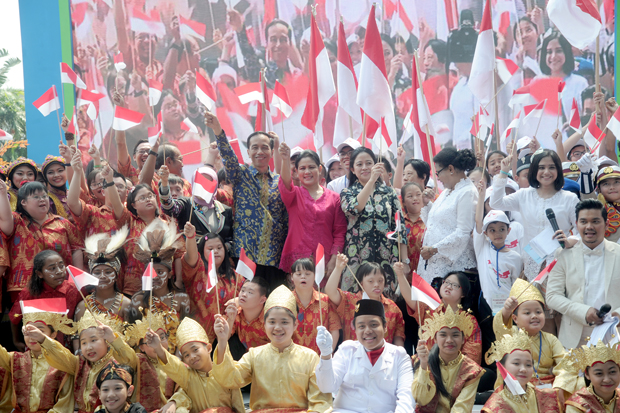 Jokowi Dongeng Rusa, dan Bagi-bagi Sepeda
