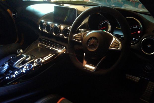 Mercedez-AMG GT Suguhkan Interior Menawan