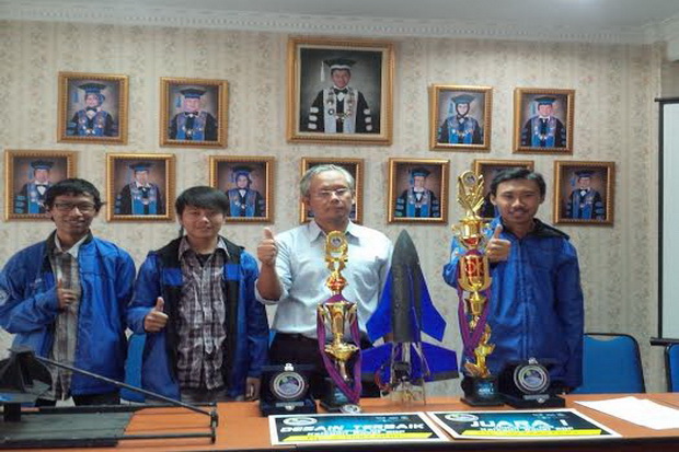 Unikom Bandung Kembali Juarai Kompetisi Roket Nasional