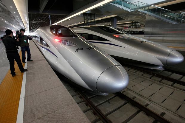 China Pamerkan Kereta Super Cepat di Senayan