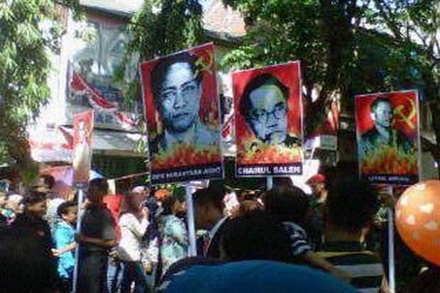 Peserta Karnaval HUT Kemerdekaan Bawa Atribut PKI
