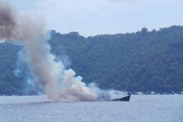 TNI AL Tenggelamkan Tiga Kapal Asing di Siantan