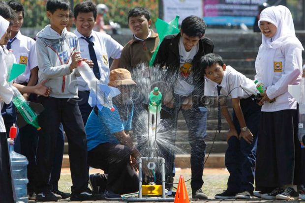 187 Tim Ambil Bagian Ikut Kontes Roket Air di Yogyakarta
