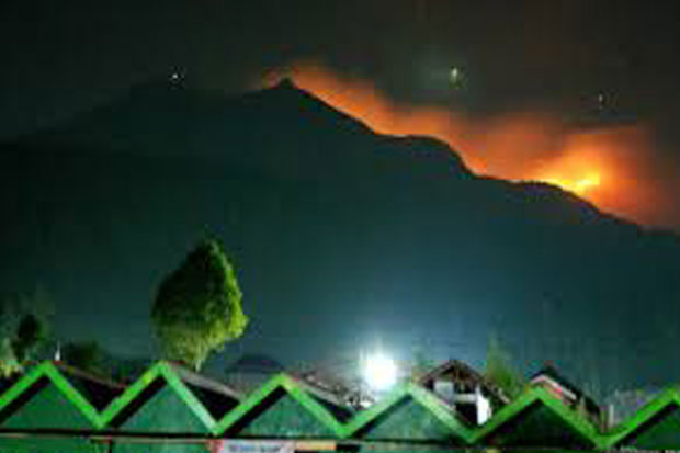 Kebakaran Area Gunung Merbabu Meluas