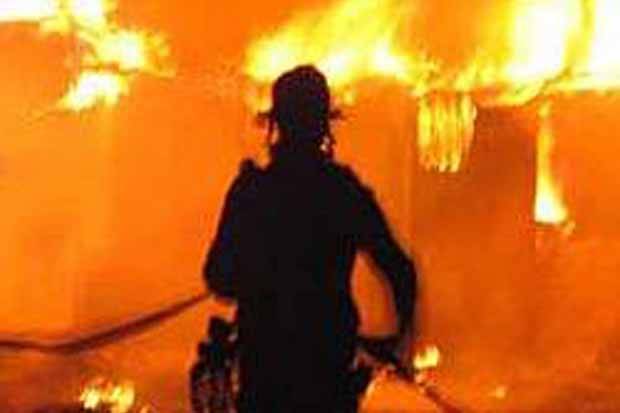 Satu Rumah Ludes Dilalap Api, Diduga Dibakar Orang Gila