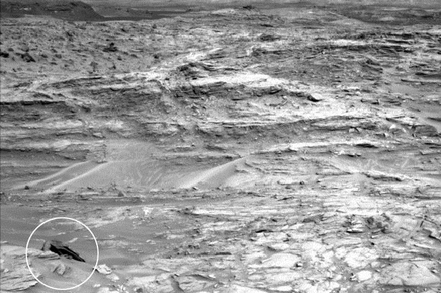 NASA Selidiki Objek Mirip Jet Star Destroyer di Mars