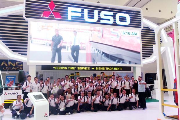 Mitsubishi Fuso Tularkan Teknologinya pada 100 Murid SMK