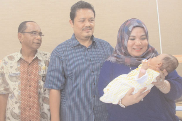 Pasutri Jakarta Adopsi Bayi Terlantar