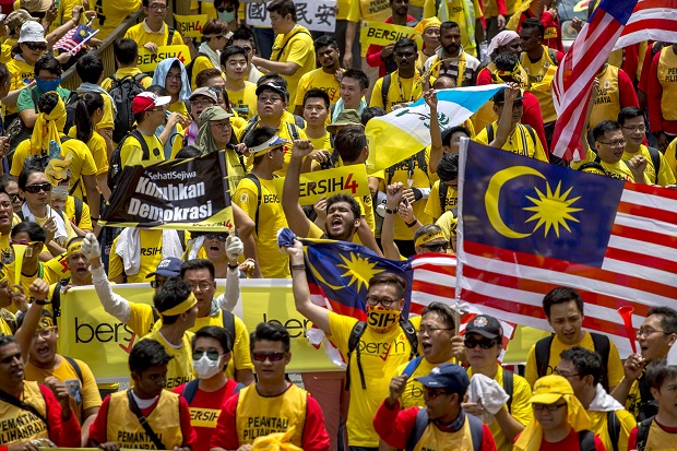 Ribuan Demonstran Ajak Rakyat Malaysia Gulingkan PM Najib