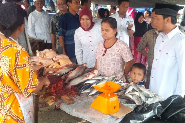 Blusukan Pasar, Pasangan No 1 Muratara Akis Berjaya