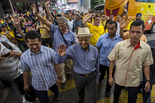 Mahatir: Untuk Lengserkan Najib, Rakyat Harus Bersatu