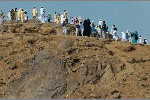 Mengunjungi Tempat Bersejarah Jabal Uhud