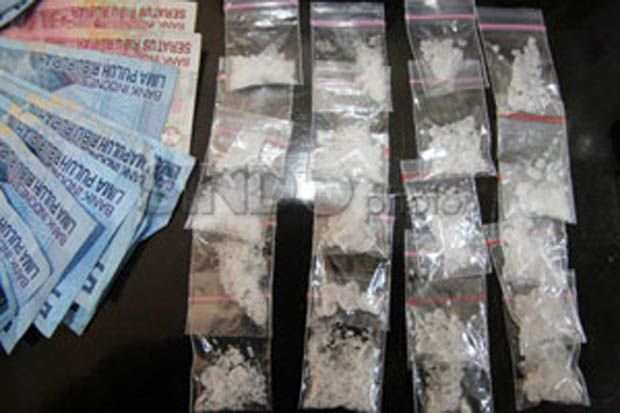 Polisi Gerebek Kampung Narkoba di Makassar