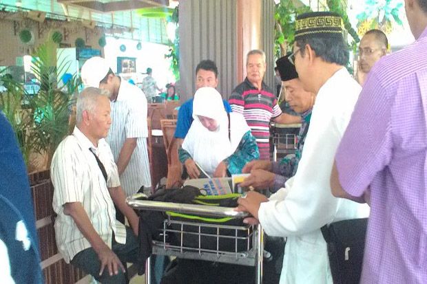 Jamaah Haji Plus Juga Terhambat Kabut Asap di Bandara Pekanbaru
