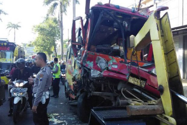 Bus Terguling di Jepara, 18 Orang Terluka