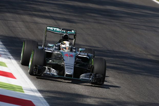 Hamilton Terdepan, Duo Ferrari Menempel Ketat