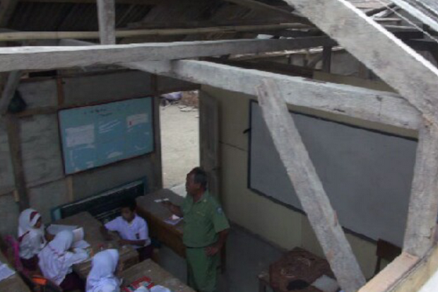 Sekolah Digusur, Siswa SDN Sadah Belajar di Kandang Kerbau