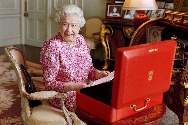 Ratu Elizabeth II, Pecahkan Rekor Ratu Victoria