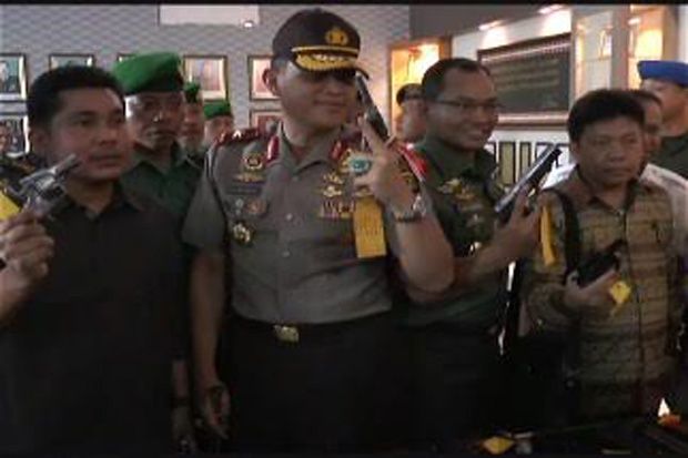 TNI Serahkan 72 Senjata Api Ilegal ke Polda Lampung