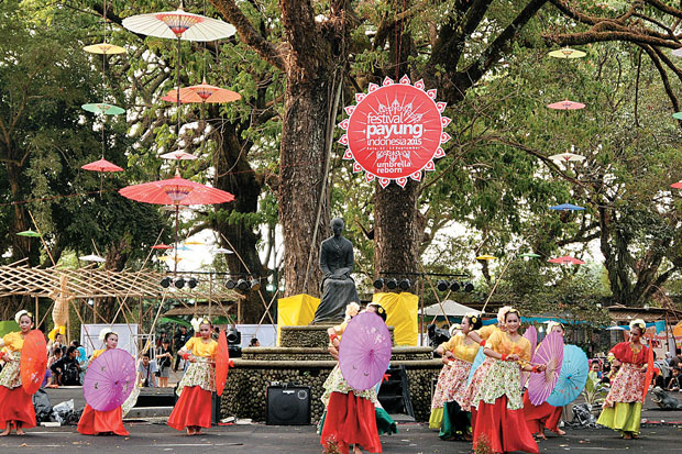 4 Negara Semarakkan Festival Payung Indonesia