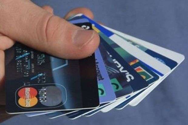 BI Larang Transaksi Gesek Tunai Pakai Kartu Kredit