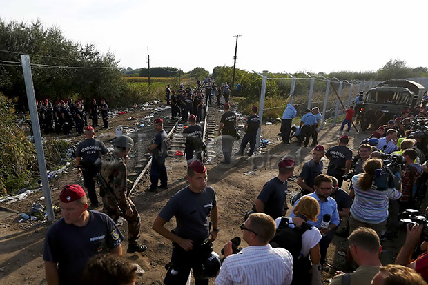 Hungaria Akan Tutup Jalur Penyeberangan Imigran