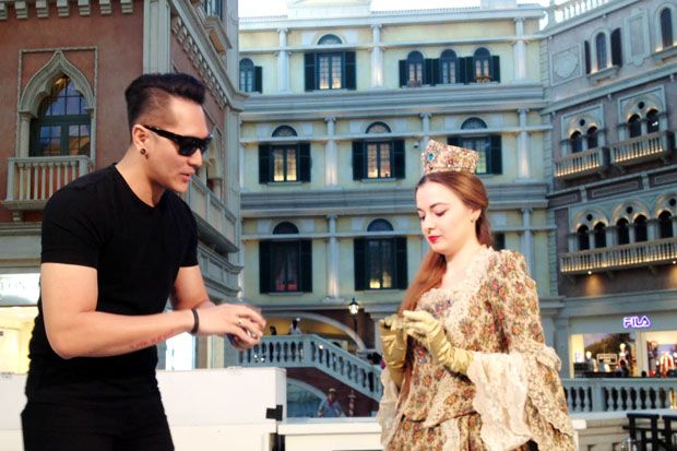 Demian Beraksi Sulap No Hands Trick di The Venetian Macau