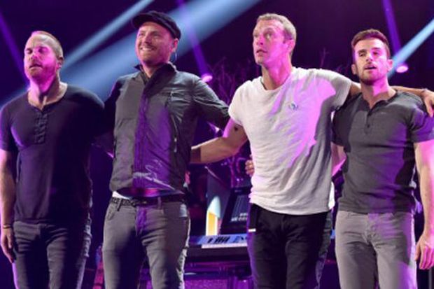 Coldplay Kolaborasi dengan Ariana Grande & Ed Sheeran di Konser Amal