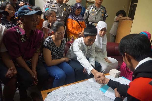 Duh, Mojang Bandung Rela Dinikahi Kekasih di Kantor Polisi