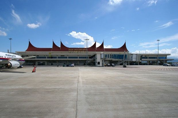 Kabut Asap Tunda Dua Penerbangan di Bandara Minangkabau