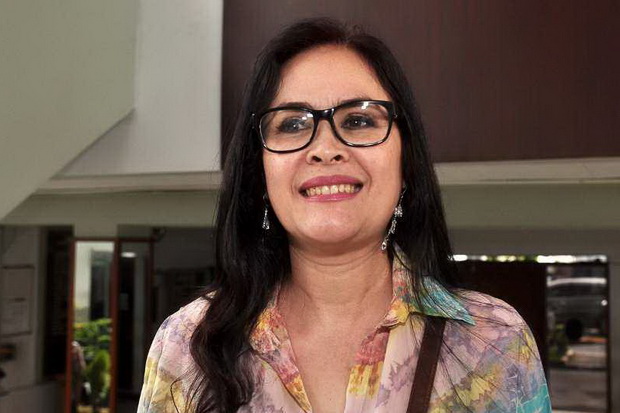 Artis Cantik Sandy Harun Jenguk Istri Gubernur Sumut