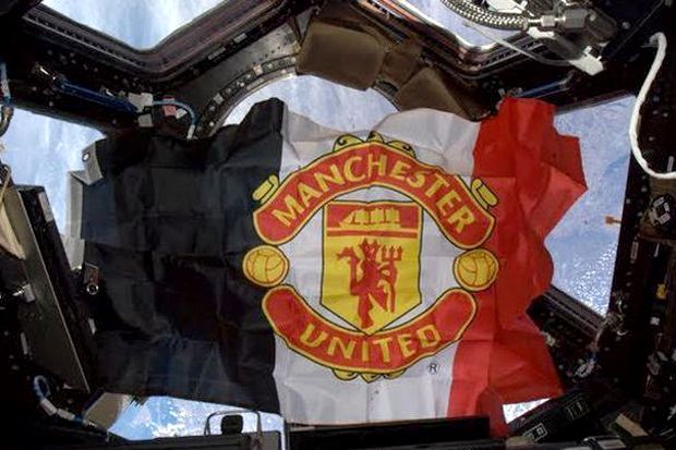 Bendera Manchester United Sudah Sampai Luar Angkasa