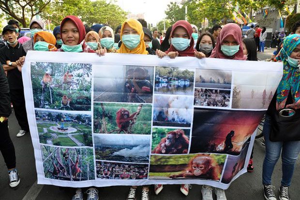 Ratusan Pelajar Desak Pemerintah Atasi Kabut Asap di Kalimantan
