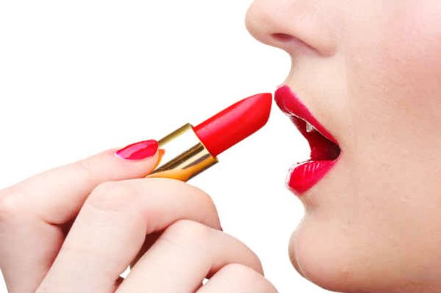 Mau Riasan Lebih Berkarakter? Simak Tips Pilih Warna Lipstik Ini
