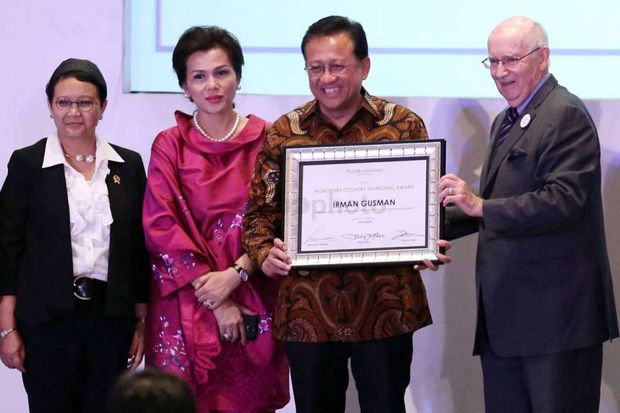 Irman Gusman Terima Penghargaan Kehormatan dari Philip Kotler