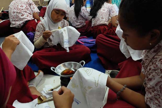 Ratusan Siswa Membatik 1.001 Cerita di Semarang