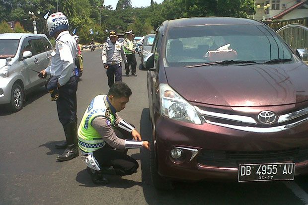 Parkir di Pinggir Jalan di Manado, Ban Kendaraan Digembosi