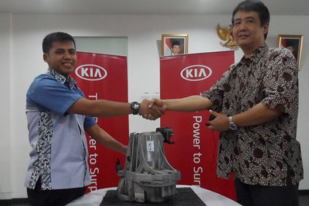 Kia Indonesia Serahkan 1 Buah Mesin Transmisi untuk Pelatihan SMK