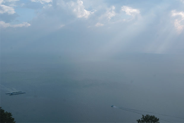 Asap Selimuti Danau Toba, Pariwisata Samosir Meradang