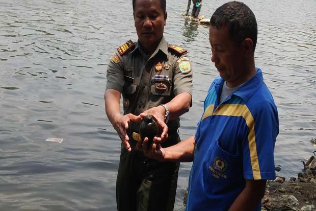 Pencari Rongsokan Temukan Bom di Sungai Ogan