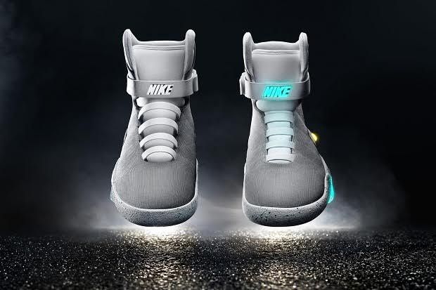 Nike MAG Sepatu yang Dapat Mengikat Sendiri