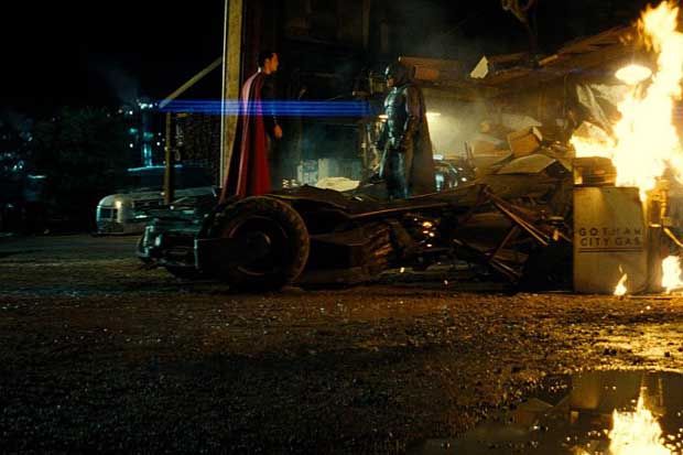 Foto Trailer Film Batman VS Superman Dirilis