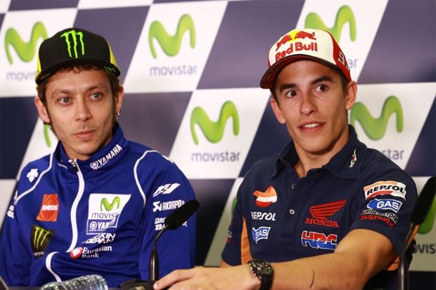 Diduga Tendang Marquez, Rossi: Dia Menyusahkan!