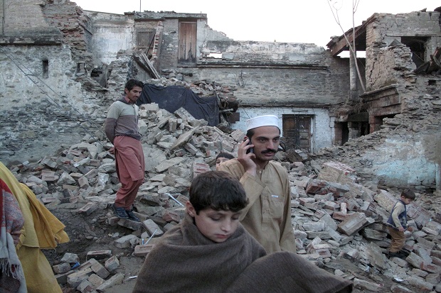 Taliban Bantu Korban Gempa Afghanistan
