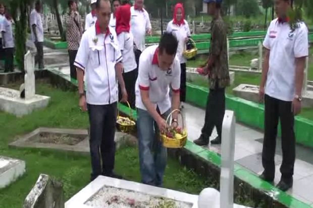 Peringati Hari Sumpah Pemuda, Partai Perindo Tabur Bunga di TMP Bukit Barisan