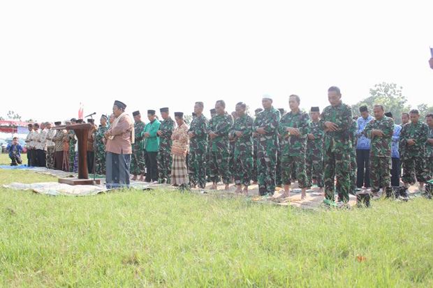 Warga, TNI, dan Polri Gelar Salat Istisqa di Kendal