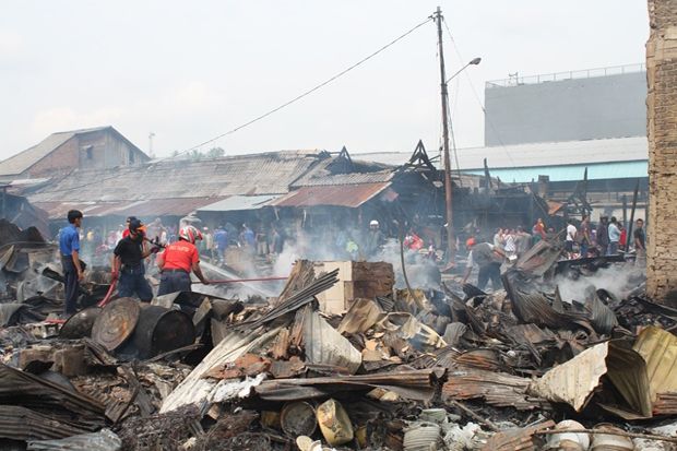 200 Kios di Pasar Segiri Samarinda Ludes Terbakar