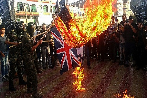 Peringati Deklarasi Balfour, Bendera AS, Inggris dan Israel Dibakar