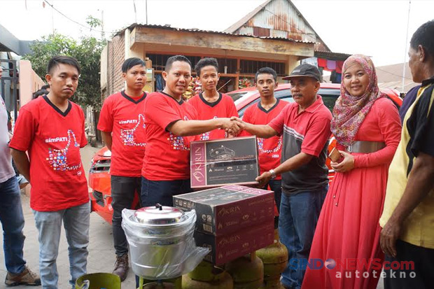 Telkomsel Area Makassar Bantu Korban Kebakaran Manuruki